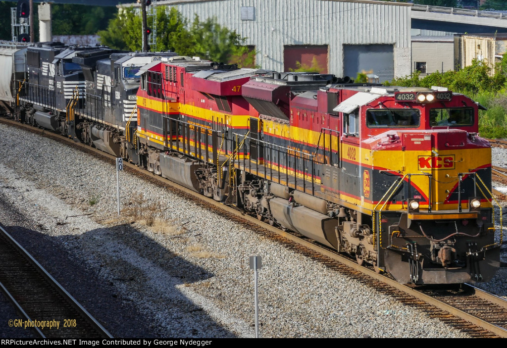 KCS 4032 & 4785 leading a freight train southbound